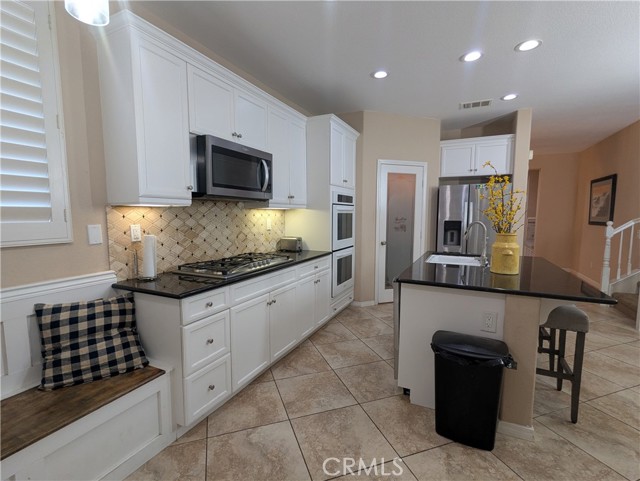 29081 Loden Circle, Menifee CA: https://media.crmls.org/medias/c7c796c6-40a4-47bb-9aff-cfa99c4db2f6.jpg