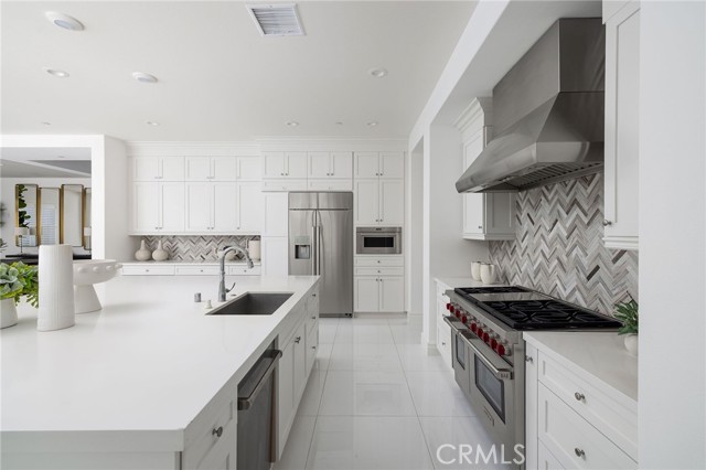 Detail Gallery Image 17 of 52 For 104 Interstellar, Irvine,  CA 92618 - 5 Beds | 5/1 Baths