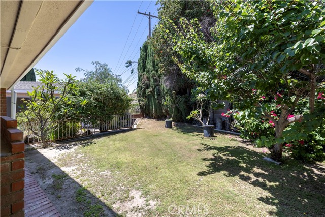 5347 E Bergh Drive, Anaheim Hills CA: https://media.crmls.org/medias/c7cb6fdd-8d9a-4259-ab6e-3a04b096b5e1.jpg