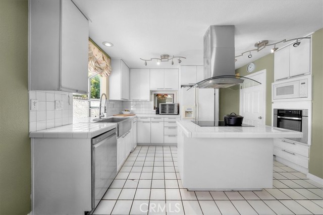 Detail Gallery Image 8 of 21 For 377 Roycroft Ave, Long Beach,  CA 90814 - 3 Beds | 2 Baths