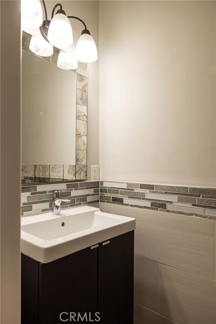 18102 18102 Hartlund Lane, Huntington Beach CA: https://media.crmls.org/medias/c7cc3d42-c09e-4cf6-8dd5-3c277c2ad102.jpg