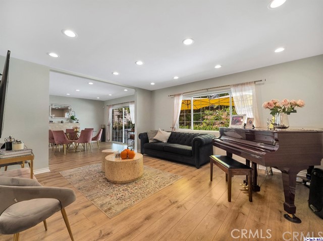 3825 Los Amigos Street, La Crescenta CA: https://media.crmls.org/medias/c7cc5bef-cf59-49db-9d9f-e844cd882673.jpg
