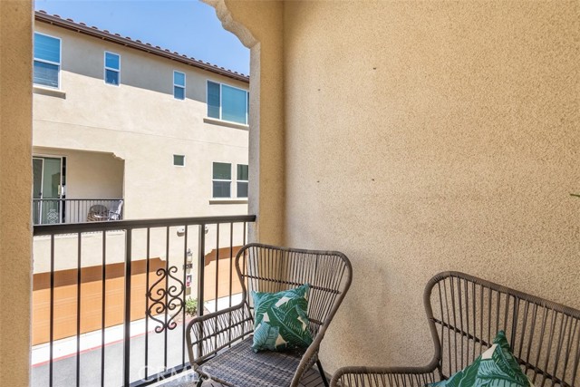 Detail Gallery Image 4 of 31 For 934 E Drapery Ln, Anaheim,  CA 92802 - 2 Beds | 2/1 Baths