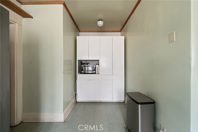 1412 S Victoria Avenue, Los Angeles CA: https://media.crmls.org/medias/c7ccef55-0f17-4787-8e80-d420159b5f49.jpg