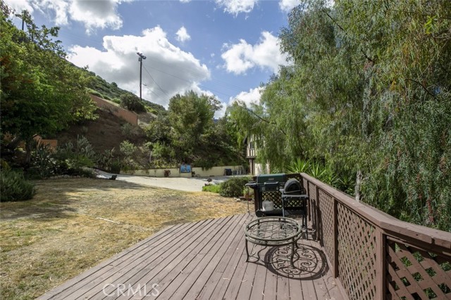 Detail Gallery Image 20 of 75 For 24300 Sylvan Glen Rd, Calabasas,  CA 91302 - 5 Beds | 3 Baths
