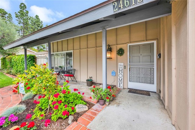 Detail Gallery Image 2 of 33 For 24615 Overlake Dr, Lake Forest,  CA 92630 - 3 Beds | 2 Baths
