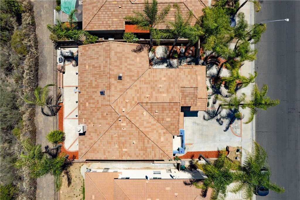 https://media.crmls.org/medias/c7ce5c17-160d-4689-b738-5a3c7aa09c05.jpg?preset=X-Large