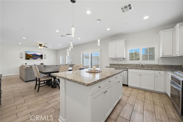 Detail Gallery Image 18 of 41 For 24318 Red Spruce, Murrieta,  CA 92562 - 3 Beds | 2/1 Baths