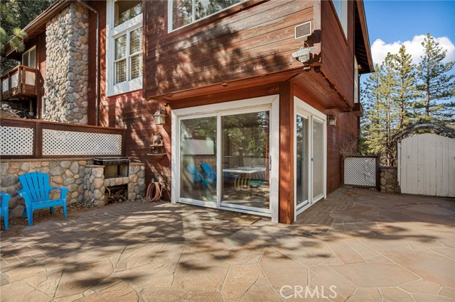 Detail Gallery Image 13 of 50 For 971 Grass Valley, Lake Arrowhead,  CA 92352 - 3 Beds | 4 Baths
