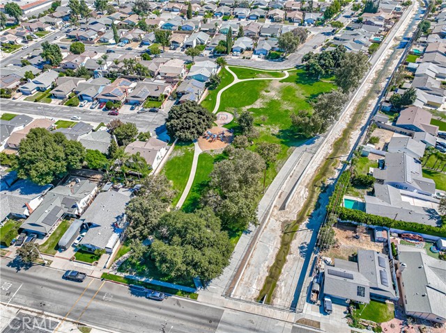 1827 Stow Street photo 3
