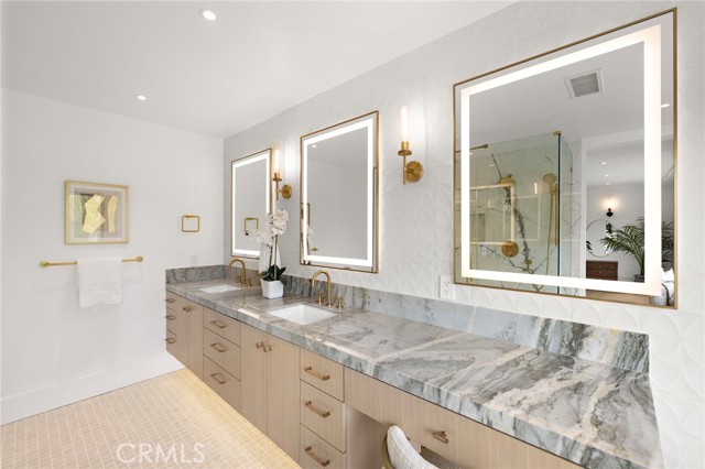 Detail Gallery Image 33 of 44 For 6 Monterey Cir, Corona Del Mar,  CA 92625 - 6 Beds | 4 Baths