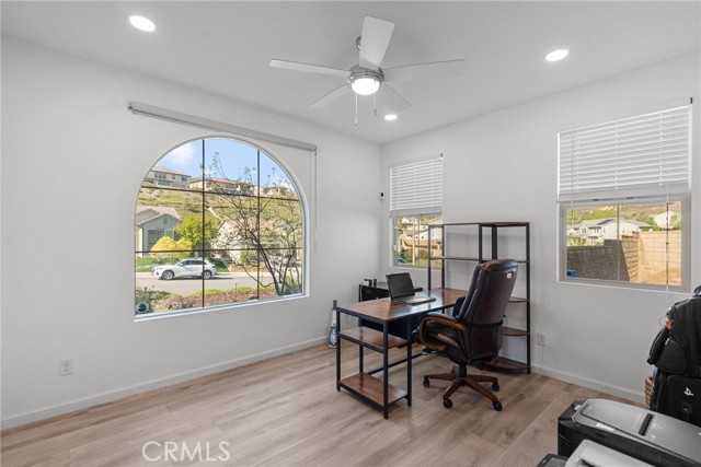 Detail Gallery Image 43 of 56 For 18797 Big Cedar Dr, Canyon Country,  CA 91387 - 5 Beds | 3 Baths