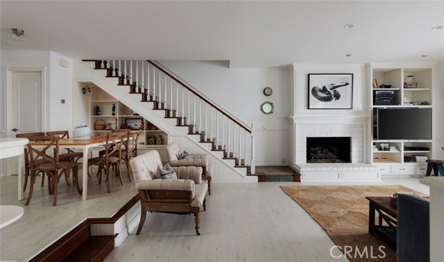 Detail Gallery Image 6 of 19 For 116 E Oceanfront, Newport Beach,  CA 92661 - 3 Beds | 2/1 Baths