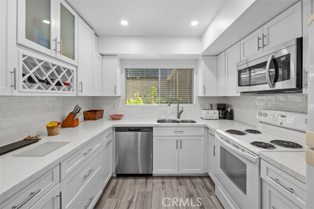 6812 Hyde Park Drive, San Diego CA: https://media.crmls.org/medias/c7d13cf3-47a8-446f-bff8-3341f2a5a304.jpg
