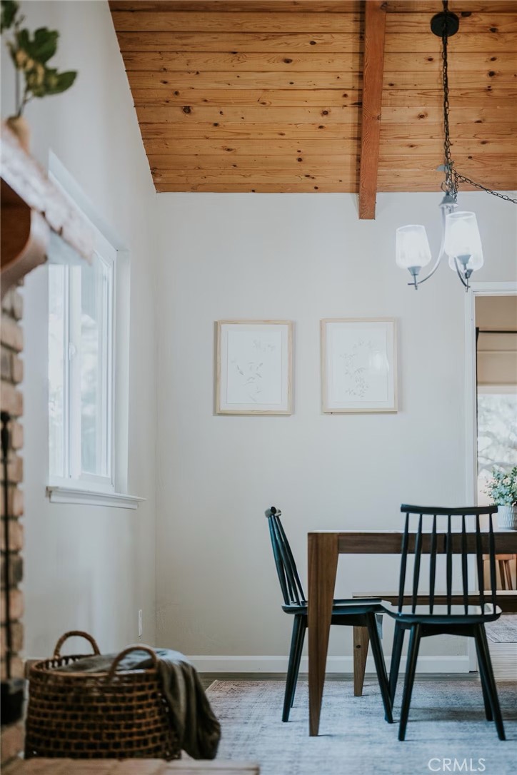 https://media.crmls.org/medias/c7d1f51d-cc1d-4a4e-871a-5eb2c73f7c8d.jpg?preset=X-Large