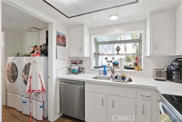 Detail Gallery Image 17 of 32 For 2000 W Palmyra Apt 29, Orange,  CA 92868 - 3 Beds | 2/1 Baths