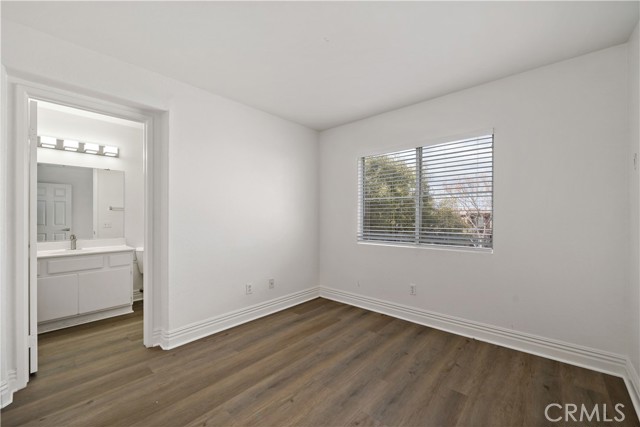 Image 21 of 40 For 26487 Arboretum Way 2104
