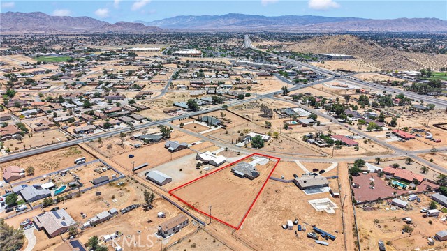 20020 Symeron Road, Apple Valley CA: https://media.crmls.org/medias/c7d37af0-3a2a-4eff-8b05-4edf269337e1.jpg