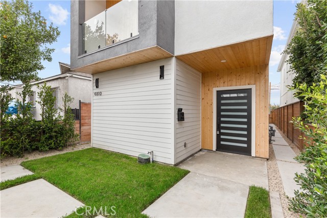 Detail Gallery Image 2 of 43 For 4810 Inglewood Bld, Culver City,  CA 90230 - 4 Beds | 4/1 Baths
