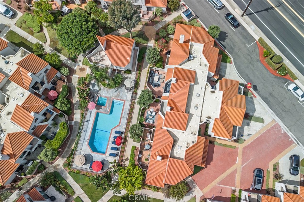 https://media.crmls.org/medias/c7d3c735-9c36-456b-8140-a29c674d68e5.jpg?preset=X-Large