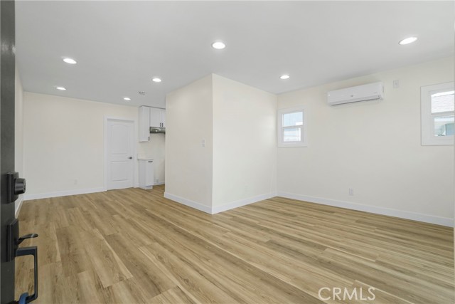 200 N Willow Avenue, Compton CA: https://media.crmls.org/medias/c7d435ee-55ee-4116-9ce6-333d5d79a2aa.jpg