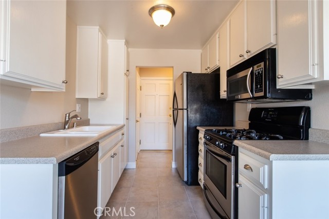 Detail Gallery Image 4 of 21 For 4775 E Pacific Coast Hwy #204,  Long Beach,  CA 90804 - 2 Beds | 2 Baths