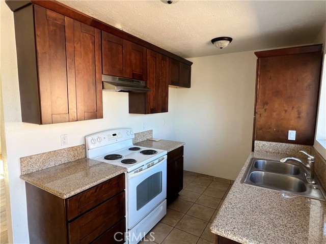 Detail Gallery Image 8 of 12 For 600 N Grand Ave, Santa Ana,  CA 92701 - – Beds | – Baths