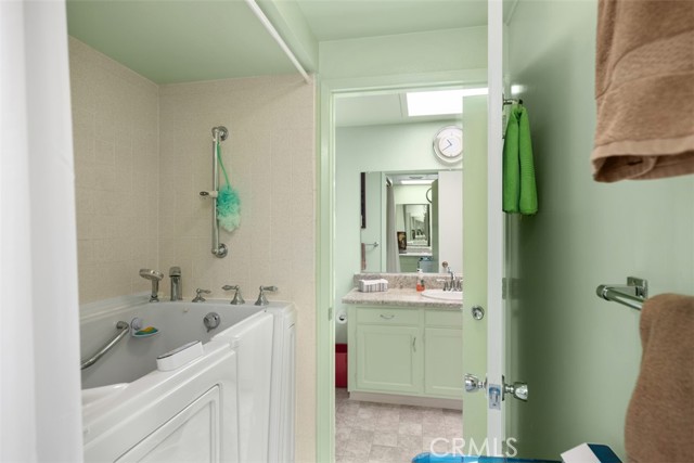 Detail Gallery Image 21 of 44 For 2086 Ronda Granada #C,  Laguna Woods,  CA 92637 - 2 Beds | 1/1 Baths