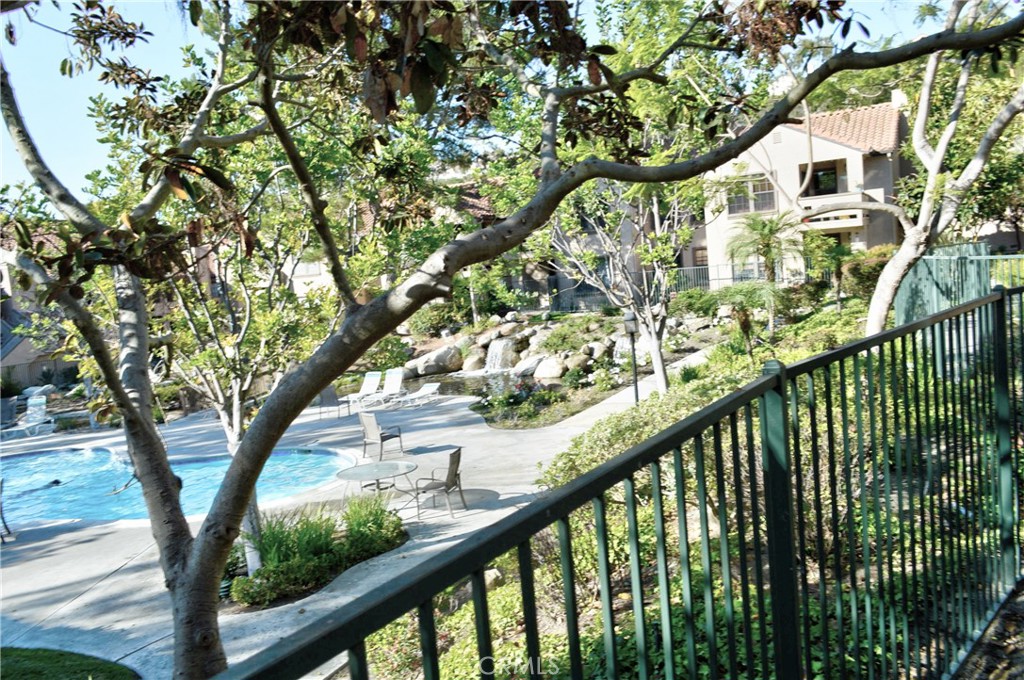 MLS #OC25093677 img 1