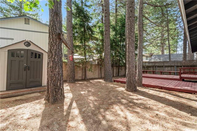 1381 Blackfoot W Trail, Lake Arrowhead CA: https://media.crmls.org/medias/c7d7c63d-dab5-46de-b787-bebdaebcd5a4.jpg