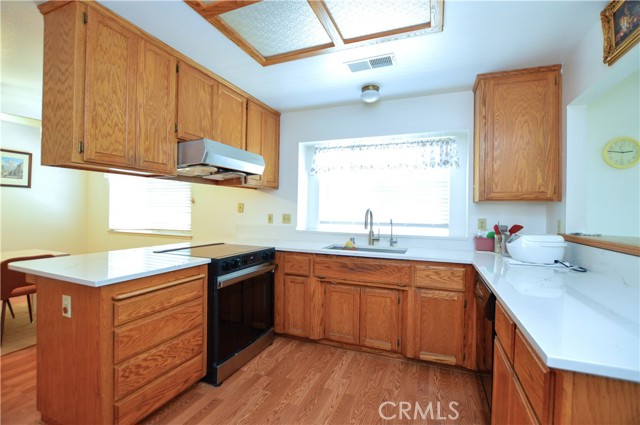 Detail Gallery Image 2 of 13 For 2 Kevin Ct, Chico,  CA 95928 - 3 Beds | 2 Baths