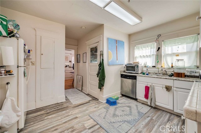 Detail Gallery Image 9 of 40 For 3215 Sherwood Ave, Alhambra,  CA 91801 - 5 Beds | 3 Baths