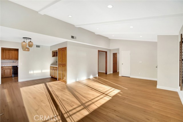 10938 Remmet Avenue, Chatsworth CA: https://media.crmls.org/medias/c7d8cf66-75b2-415e-b63e-4d07eef3c522.jpg