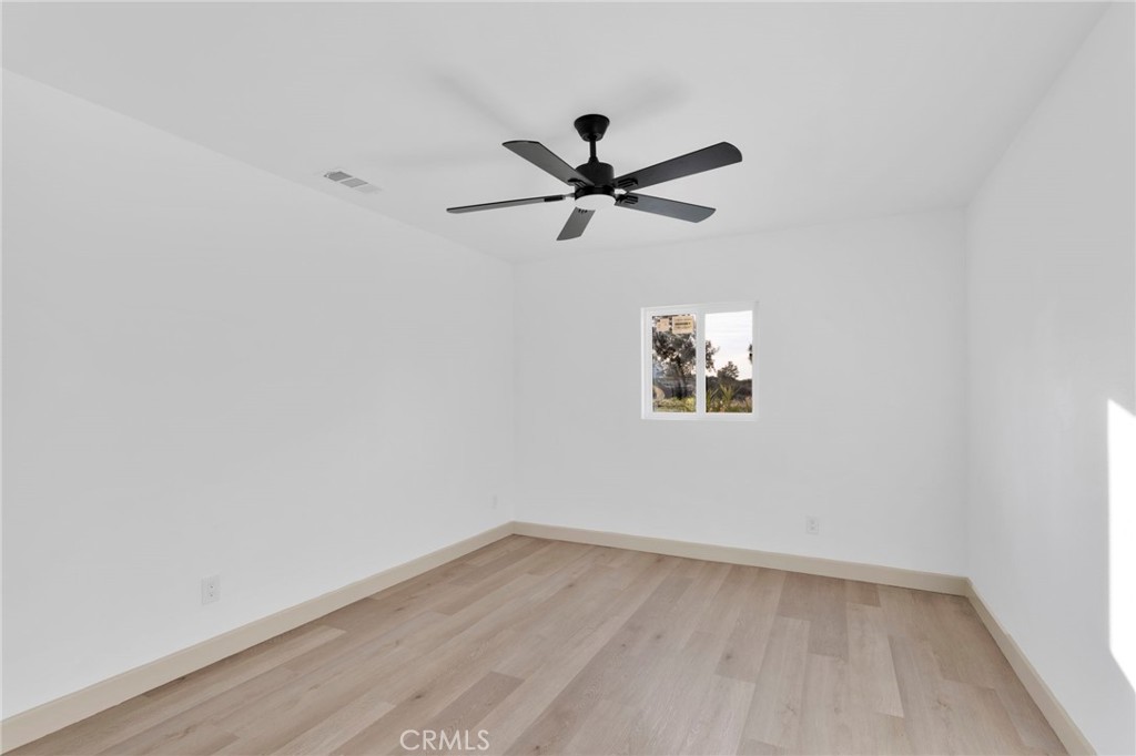 https://media.crmls.org/medias/c7d8ddf4-479c-4765-bb90-f975b12caf9c.jpg?preset=X-Large