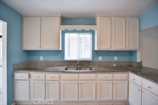 531 W 61st Street, Los Angeles CA: https://media.crmls.org/medias/c7d930f9-25b5-440e-aefb-40d7df6387e6.jpg