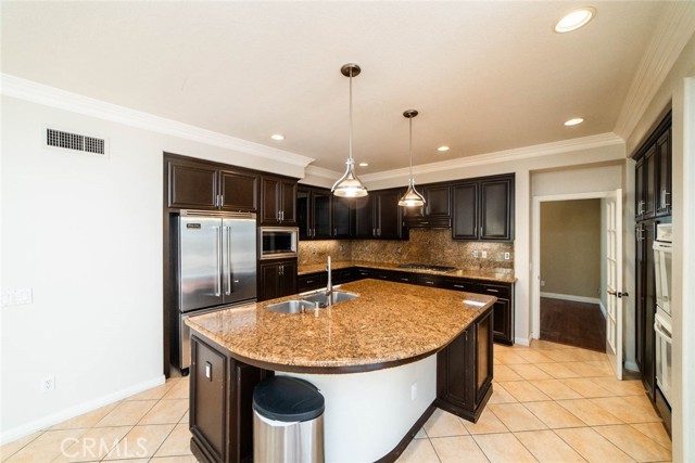 Detail Gallery Image 10 of 52 For 6 Roseleaf, Irvine,  CA 92620 - 5 Beds | 3/1 Baths