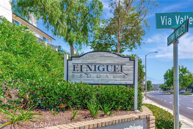 30315 Via Corona, Laguna Niguel CA: https://media.crmls.org/medias/c7dac2f7-6ac3-4f93-93de-15ec7ad0322e.jpg