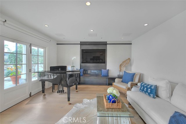 Detail Gallery Image 7 of 59 For 5590 E the Toledo, Long Beach,  CA 90803 - 4 Beds | 4 Baths