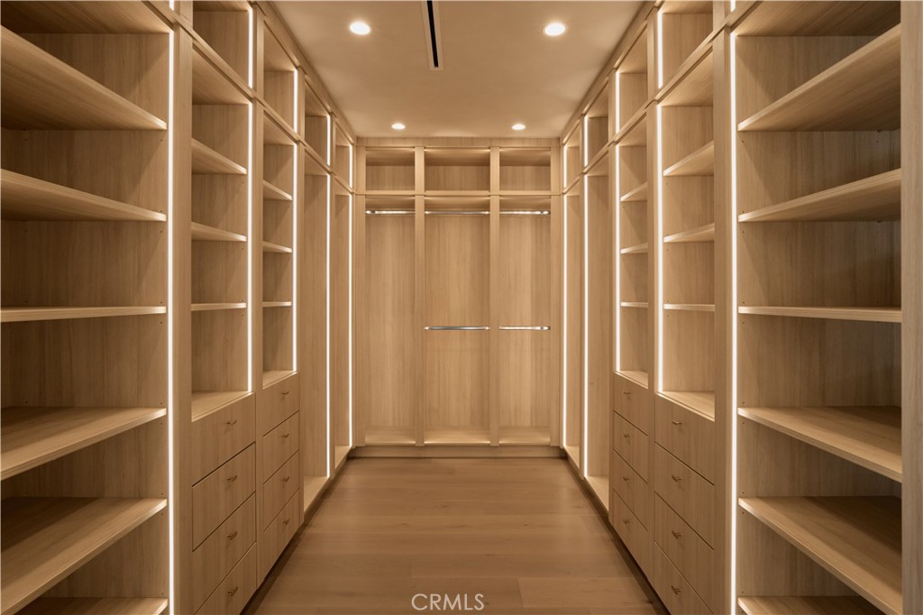 https://media.crmls.org/medias/c7dc328b-8817-4636-8f41-c19f725eb9d0.jpg?preset=X-Large