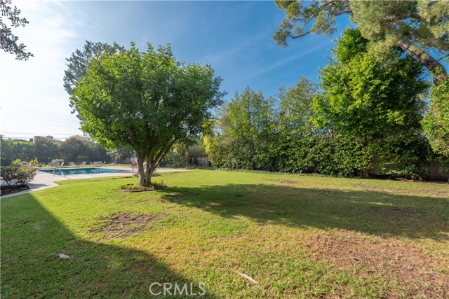 Detail Gallery Image 21 of 23 For 5115 Kester #202,  Sherman Oaks,  CA 91403 - 2 Beds | 2 Baths