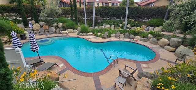 1364 Park Plaza Drive, Long Beach CA: https://media.crmls.org/medias/c7dd996c-4289-4eb6-82ef-1e5e03d42546.jpg
