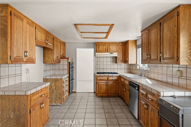 Detail Gallery Image 12 of 46 For 1012 Diamond Dr, Santa Maria,  CA 93455 - 4 Beds | 3 Baths