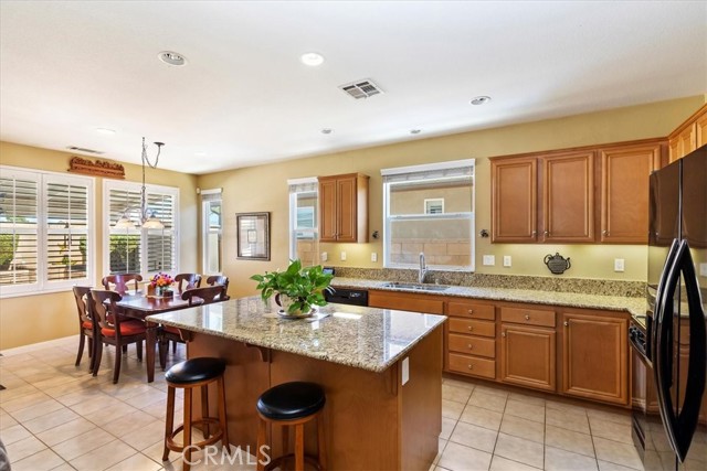 Detail Gallery Image 7 of 29 For 26082 Palm Breeze Ln, Menifee,  CA 92586 - 2 Beds | 2/1 Baths