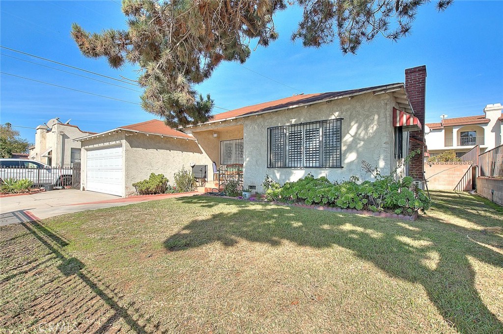 215 W Garcelon Avenue