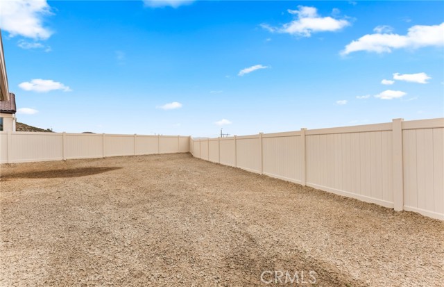 25200 Forest Hills Drive, Menifee CA: https://media.crmls.org/medias/c7df1131-2b18-40ce-b094-700fb35ef849.jpg