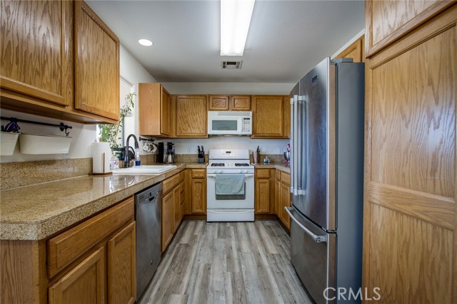Detail Gallery Image 11 of 27 For 3619 Lexington, Yucca Valley,  CA 92284 - 3 Beds | 2 Baths