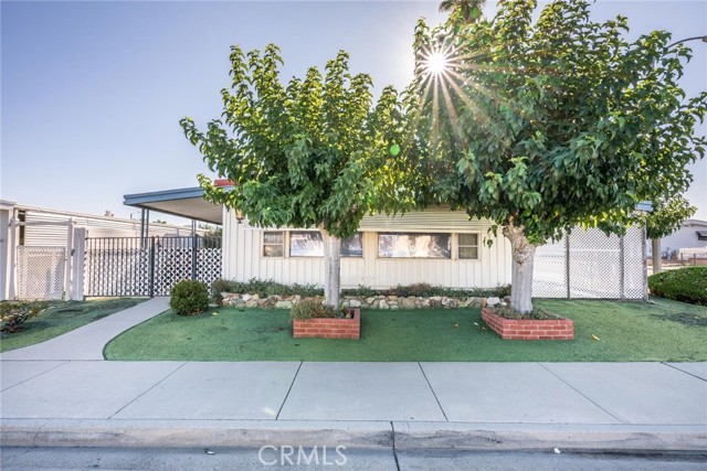 990 Santa Elena Way, Hemet CA: https://media.crmls.org/medias/c7df9ec3-785a-4ae1-8cda-a6acbcef5224.jpg