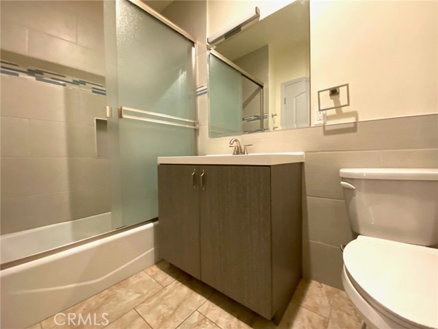 Detail Gallery Image 23 of 29 For 953 N Normandie #205,  Los Angeles,  CA 90029 - 3 Beds | 2 Baths