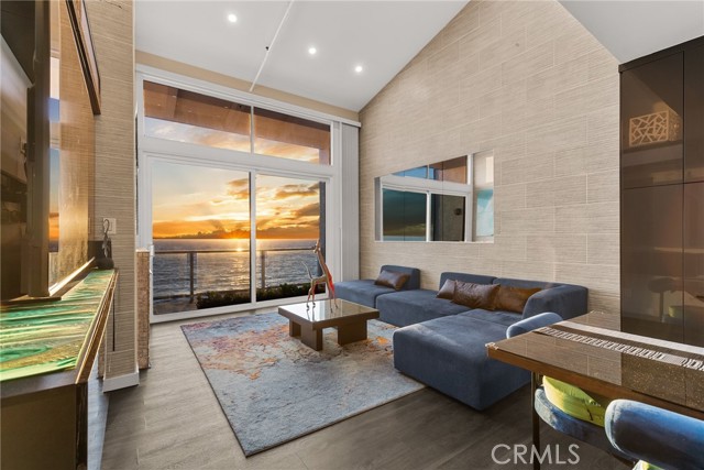 615 Esplanade Unit: 805