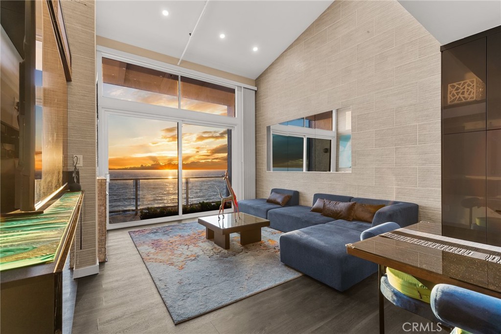 615 Esplanade #805